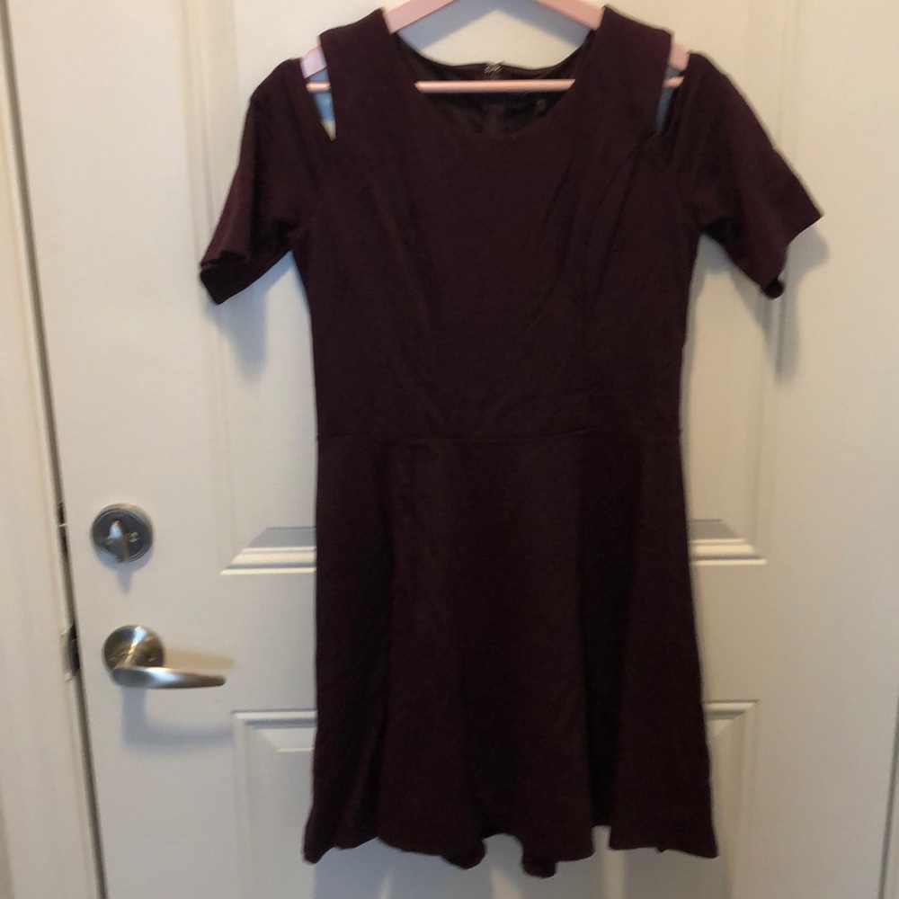 Cute shortsleeved, open shoulder dress